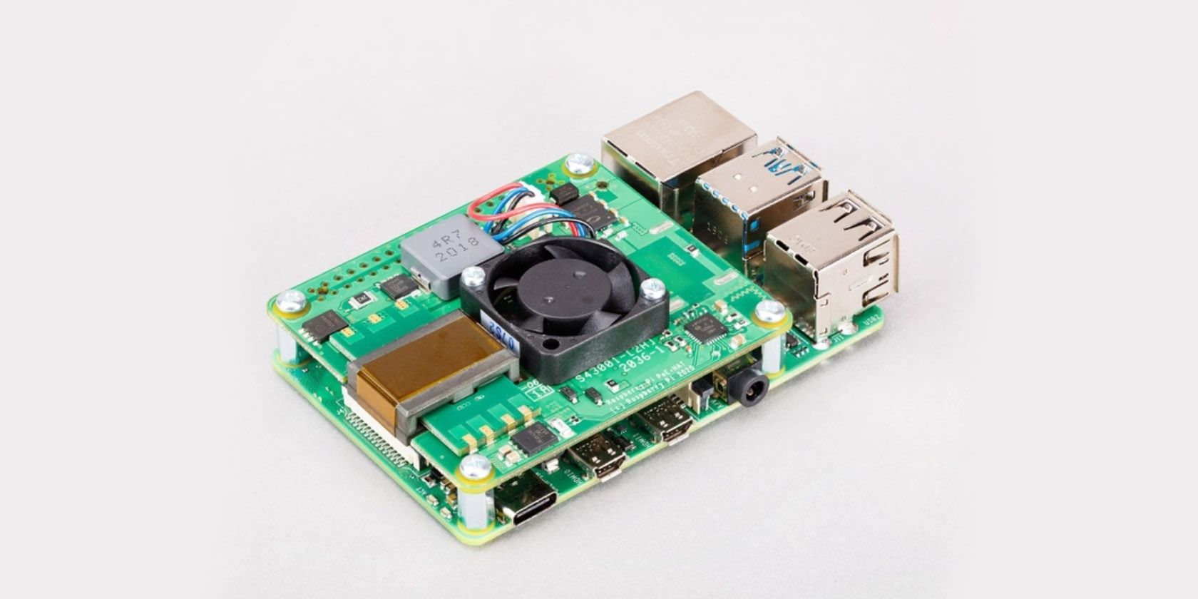 PoE HAT, установленный на Raspberry Pi