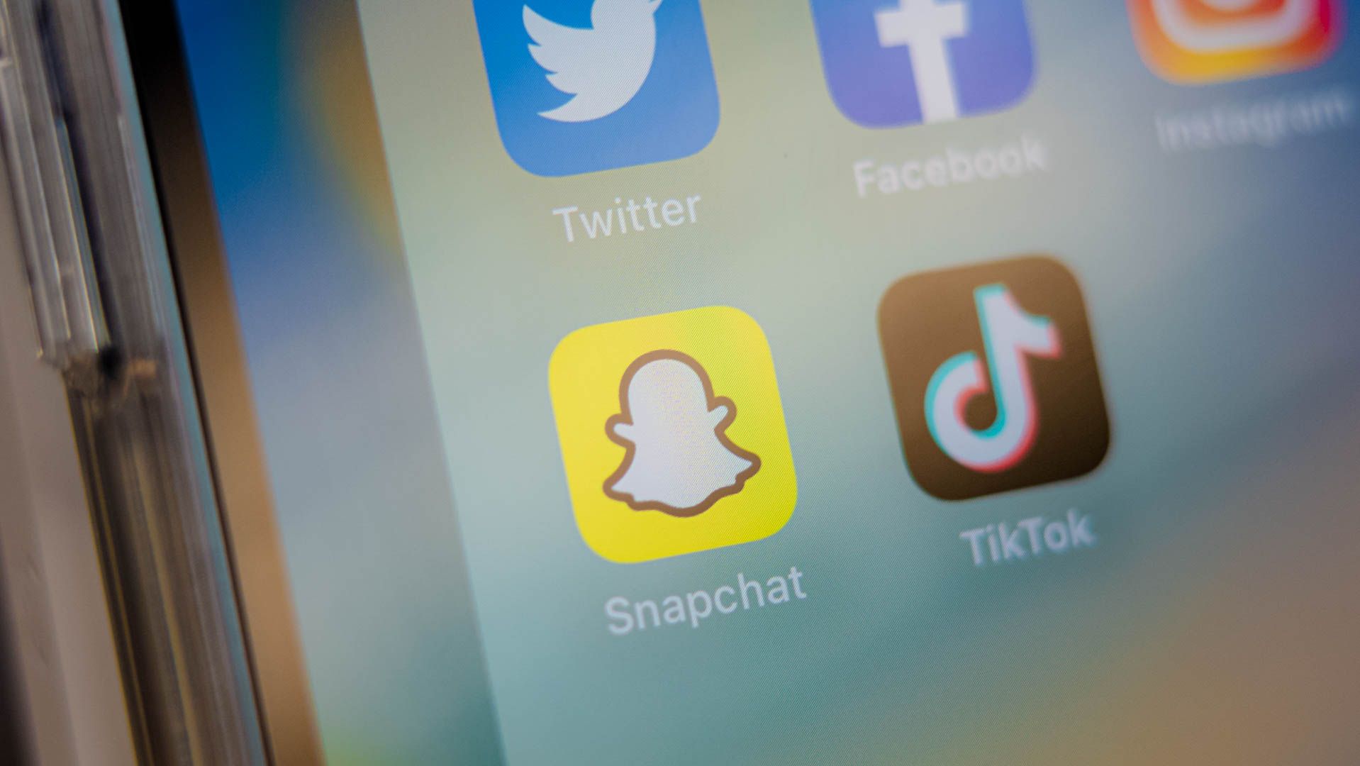 Как добавить My AI в Snapchat