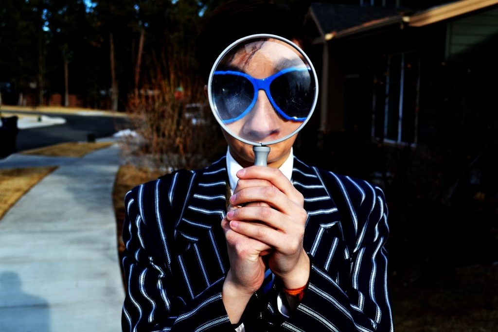 Recherche en ligne sur smartphone et ordinateur