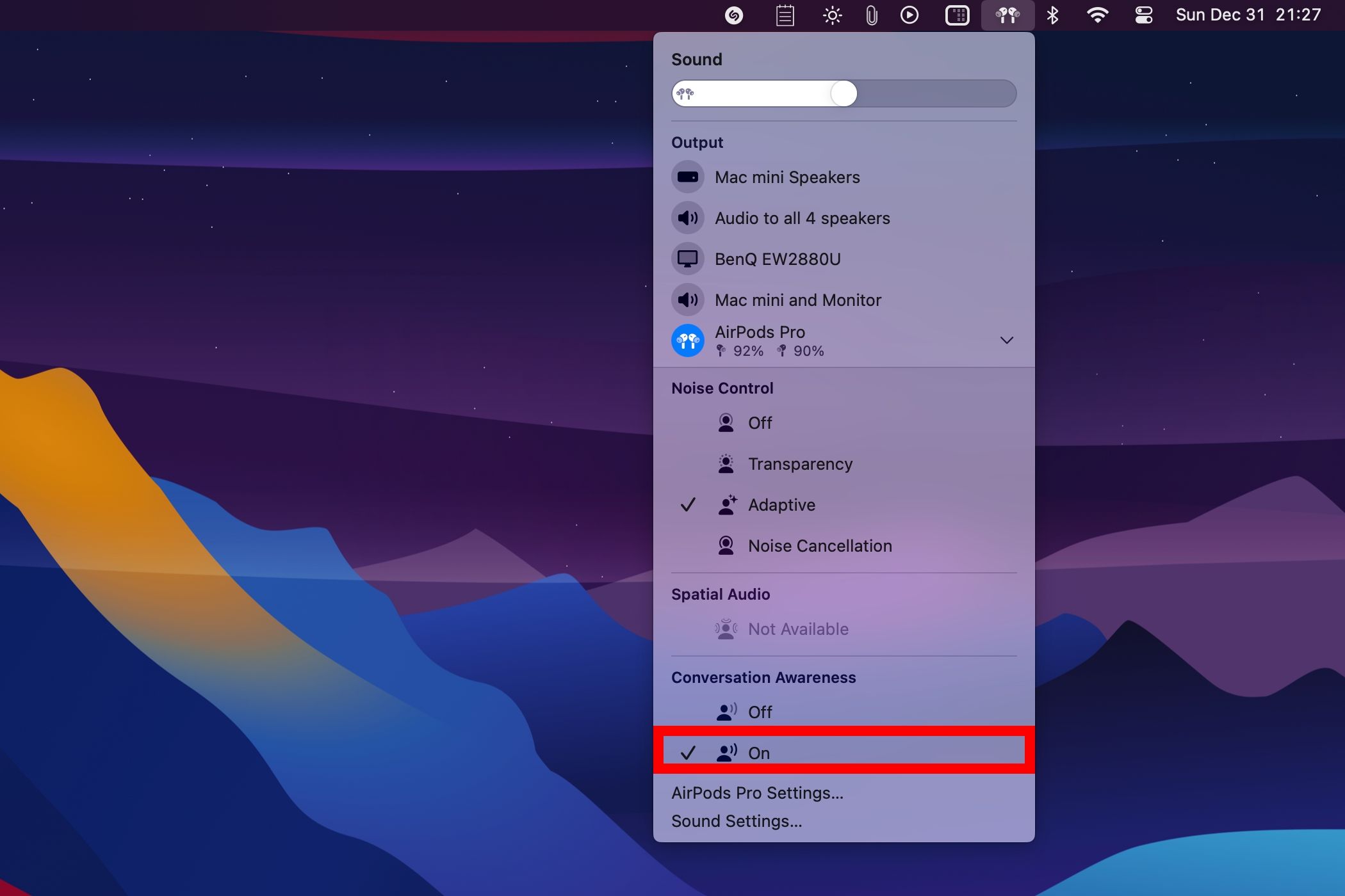 Пункт меню громкости macOS Sonoma с включённой опцией Conversation Awareness для AirPods Pro