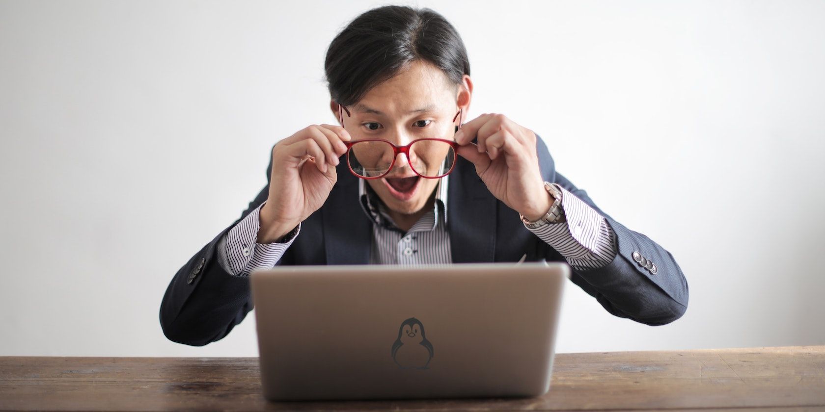 Фон экрана блокировки Ubuntu — изменить и убрать размытие