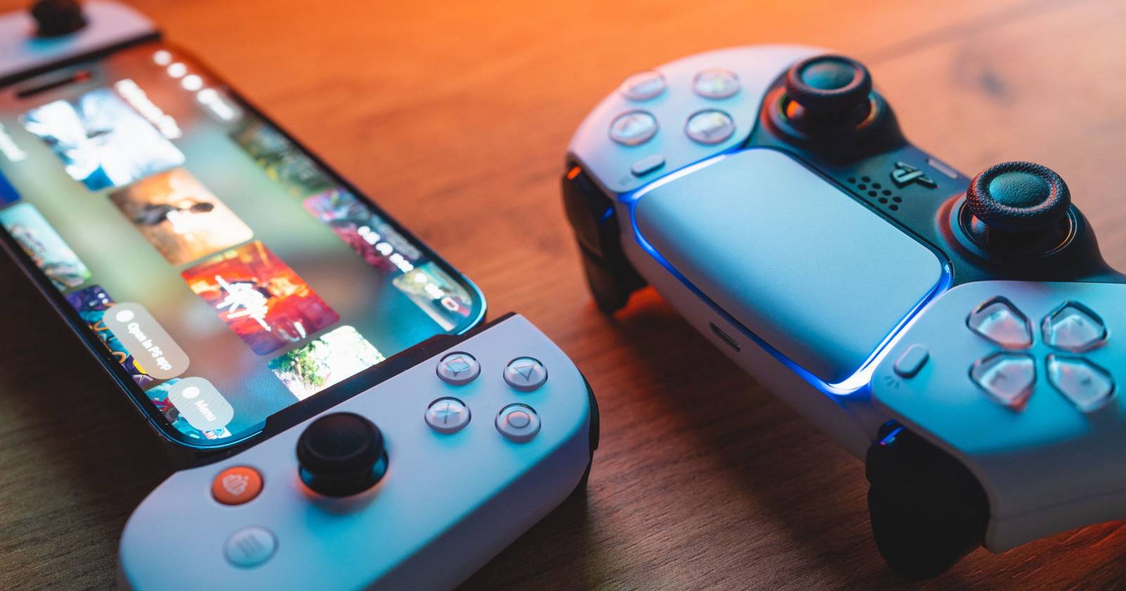 iPhone с экраном игры