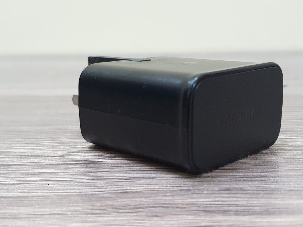 Оригинальный адаптер Samsung с маркировкой выходного тока