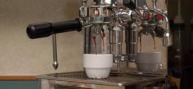 Исходное цветное фото эспрессо