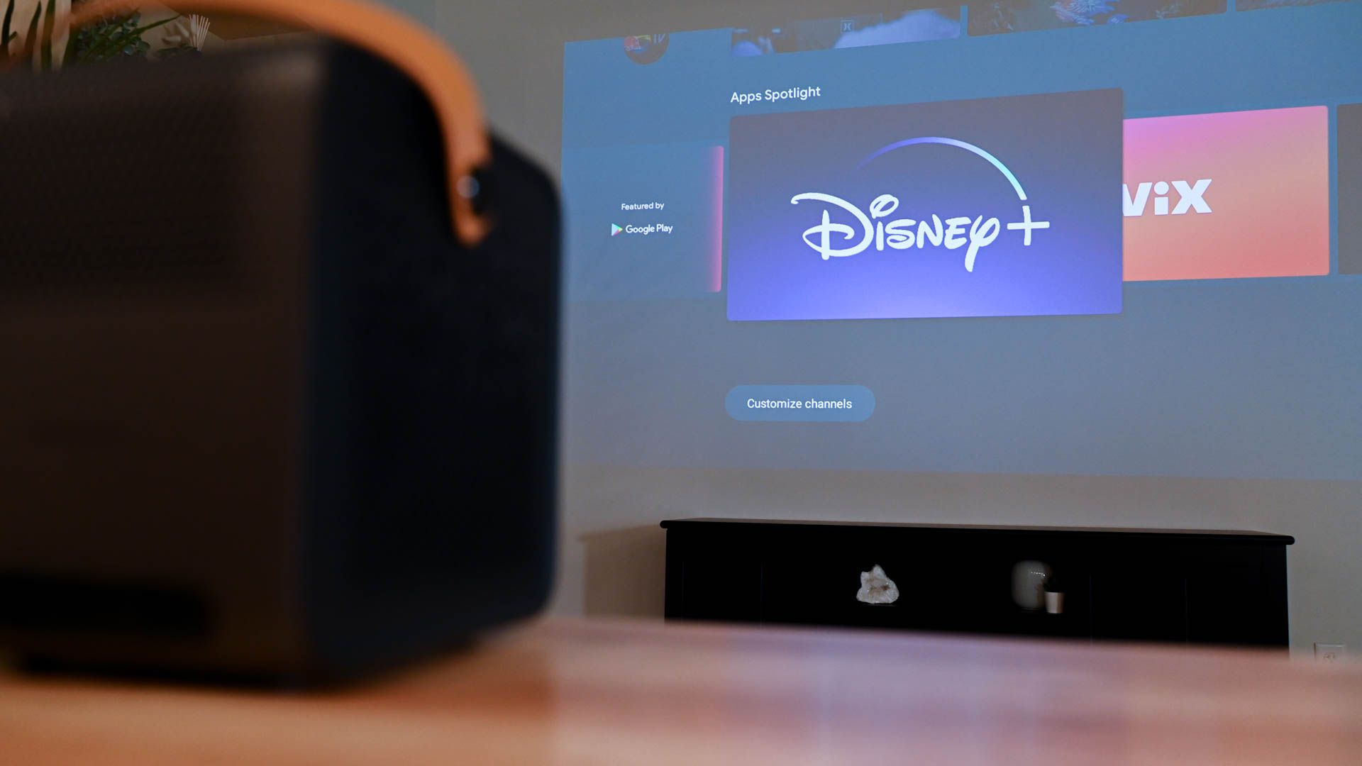 Приложение Disney+ на проекторе WEMAX DICE 1080p