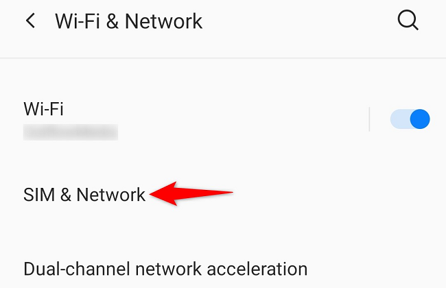 Экран с пунктом «SIM и сеть» в настройках Android.