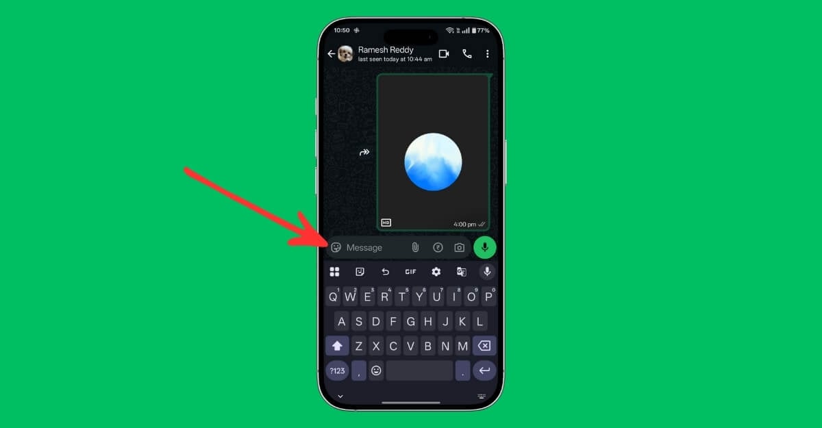откройте WhatsApp и нажмите на иконку стикера