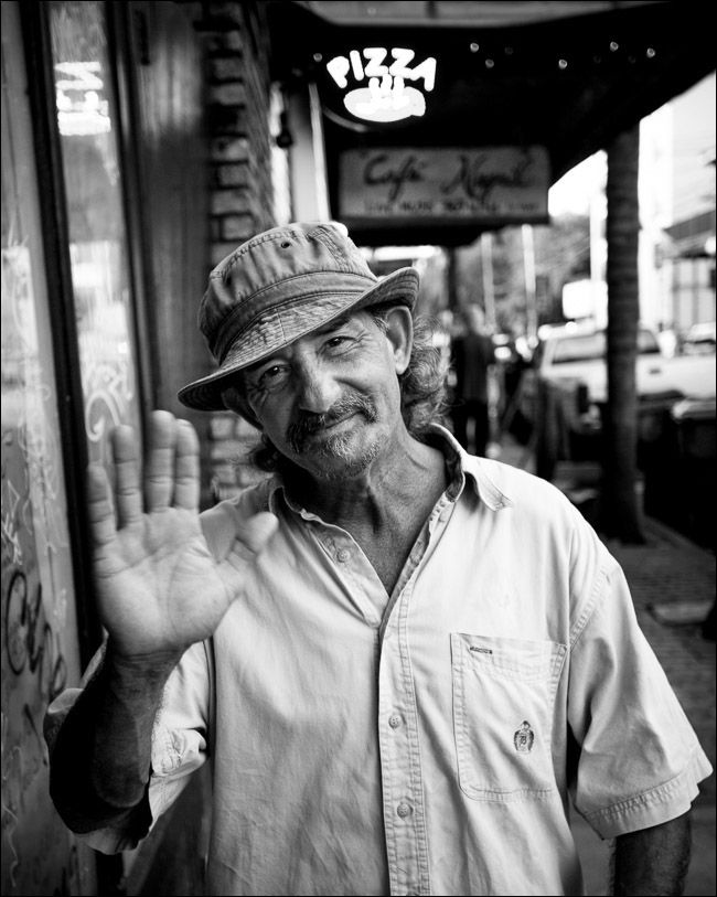 Портрет с малой глубиной резкости, акцент на лице