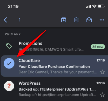Выделение письма в мобильном приложении Gmail