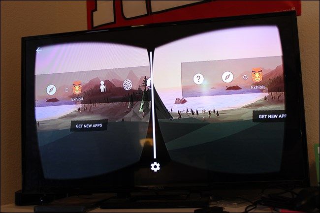 Фото: демонстрация VR в группе людей