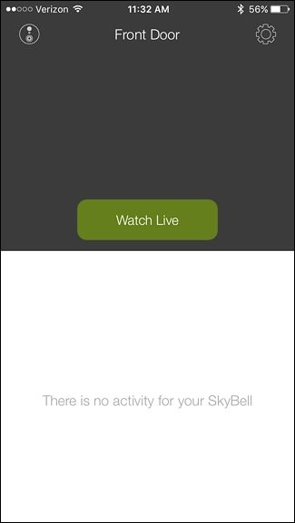 Главный экран приложения SkyBell с живой камерой и активностью