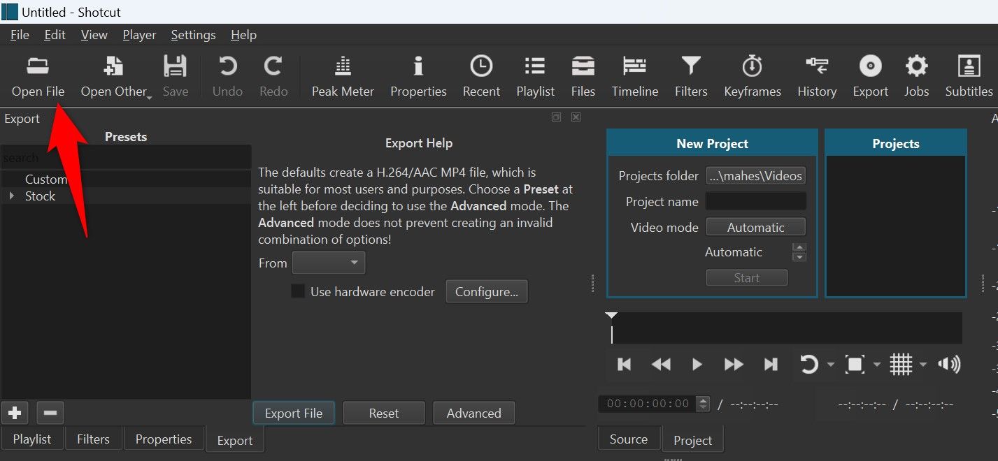 Кнопка Open File выделена в Shotcut.