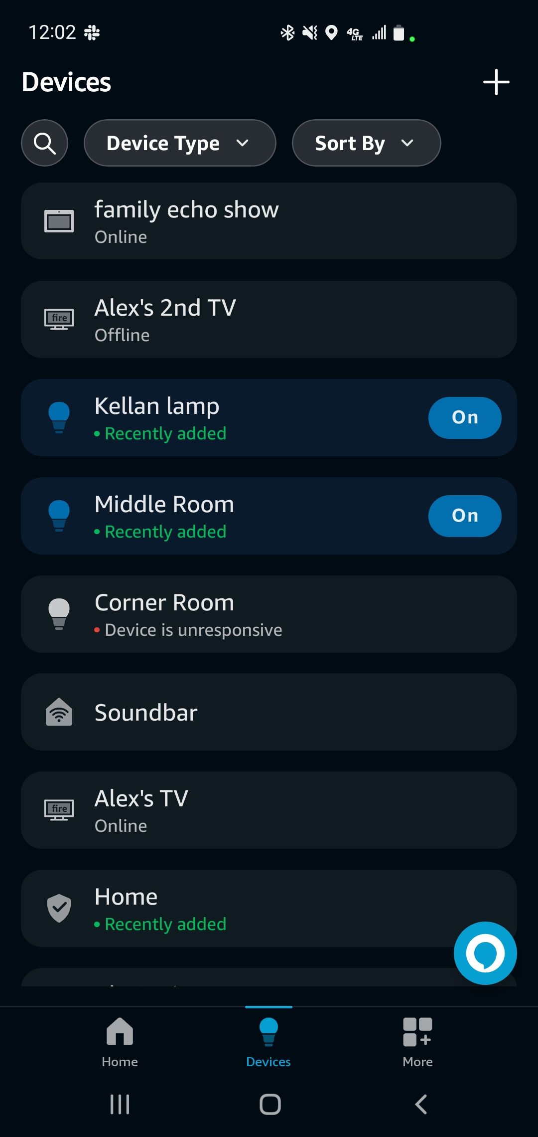 Выбор устройства в списке в приложении Alexa.