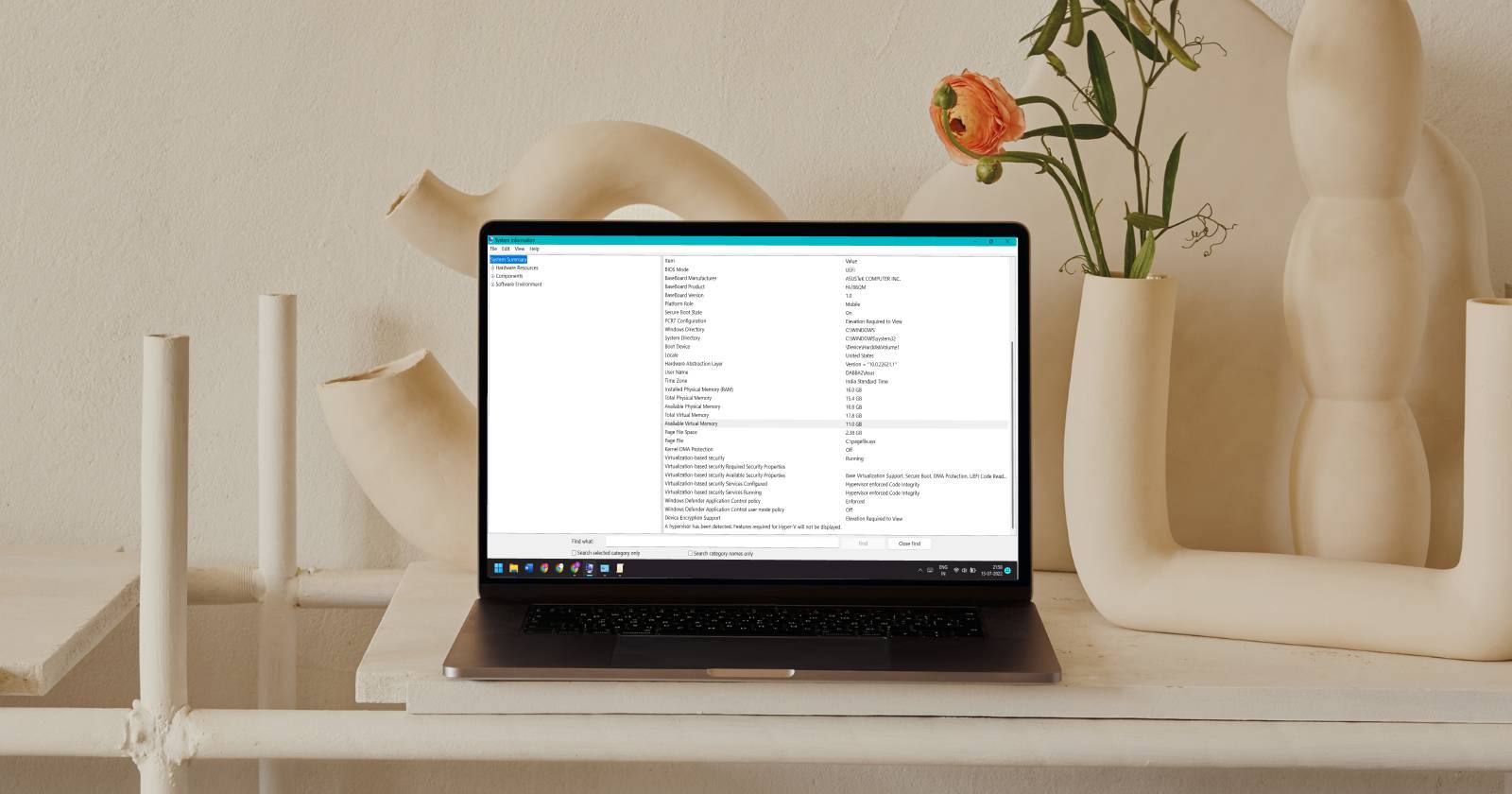 Окно «Сведения о системе» на ноутбуке с Windows 11