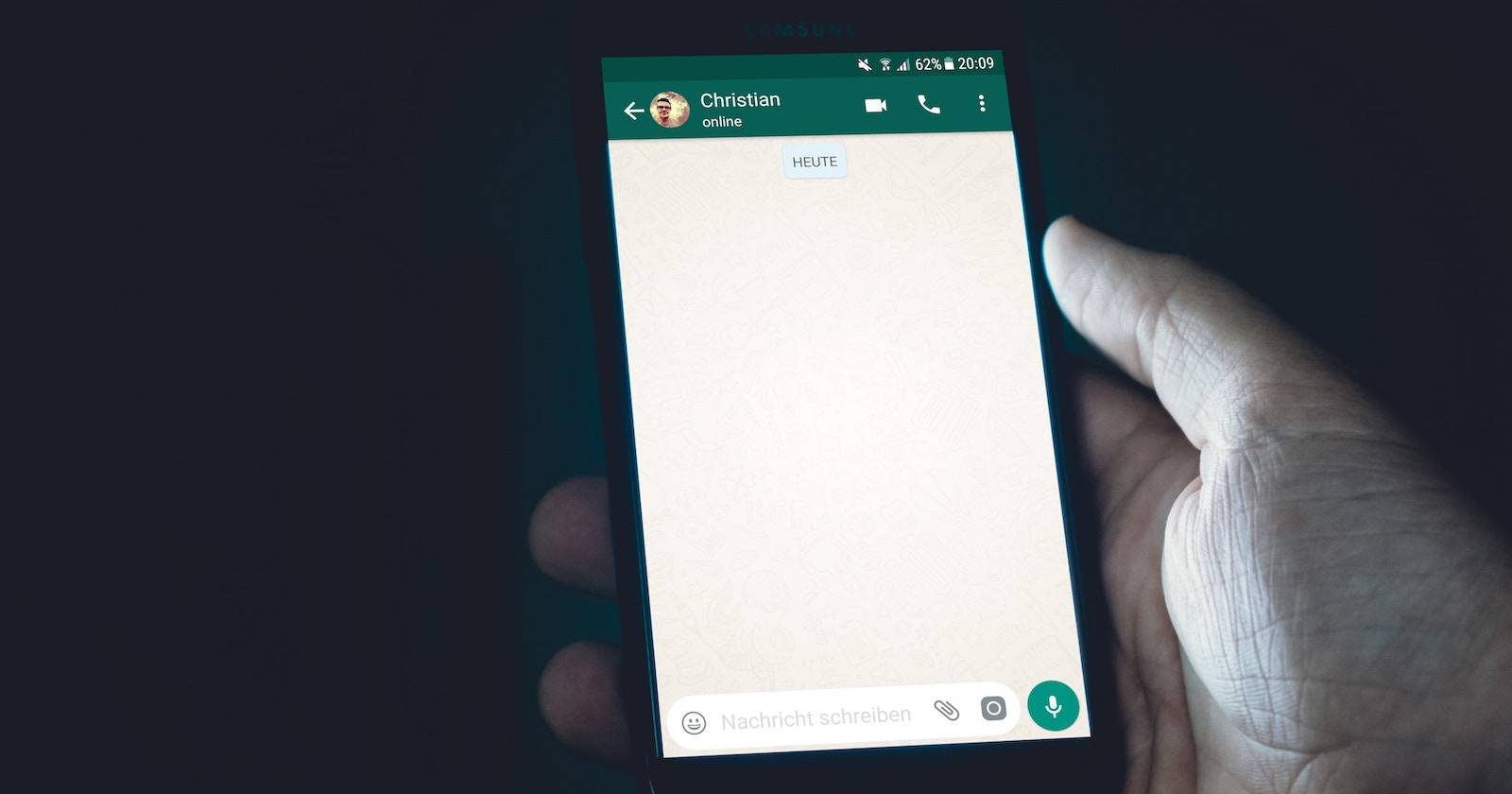 Отправка сообщения новому контакту Кристиан в WhatsApp
