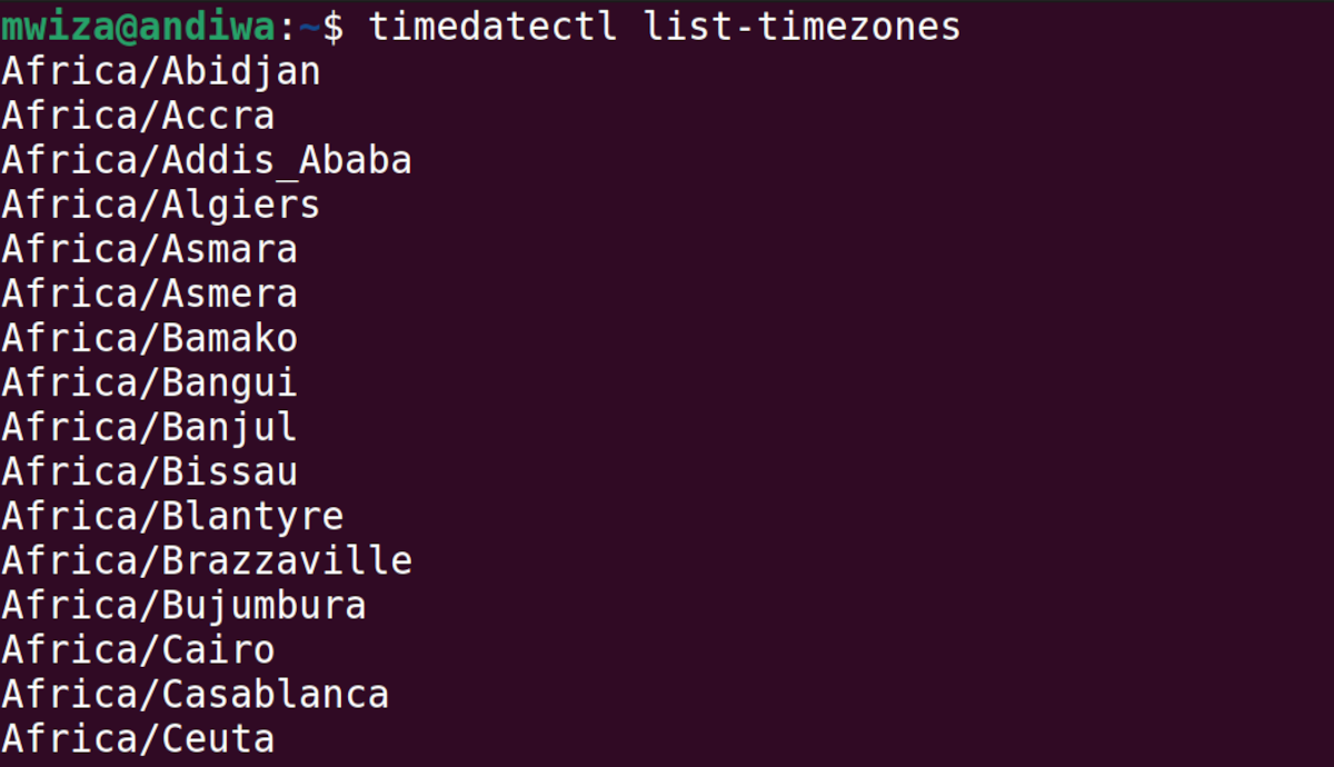 Список часовых поясов, выведенный в терминале Linux
