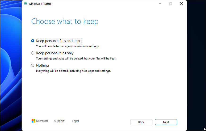 Мастер установки Windows 11 с опцией сохранения файлов и приложений