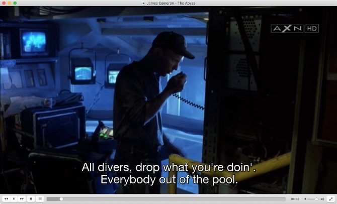 Сцена из фильма «Бездна» с включёнными субтитрами