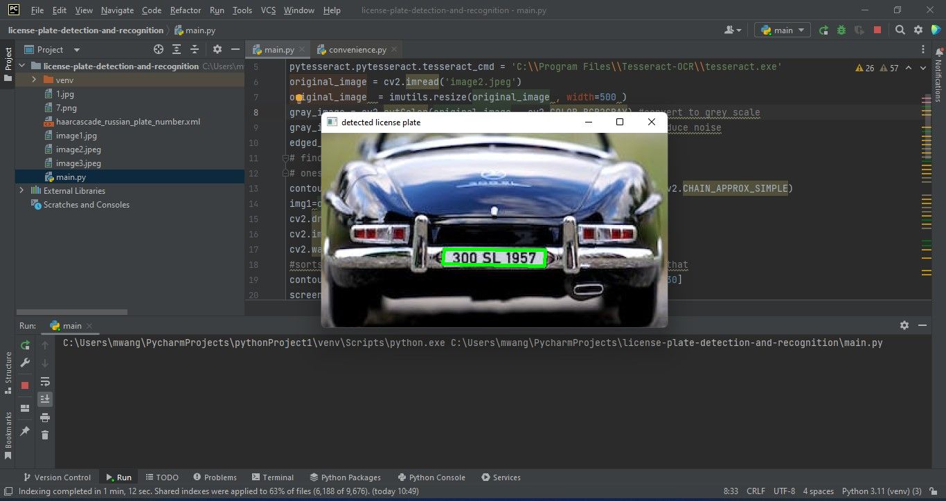 Автомобиль с выделенной обнаруженной номерной пластиной
