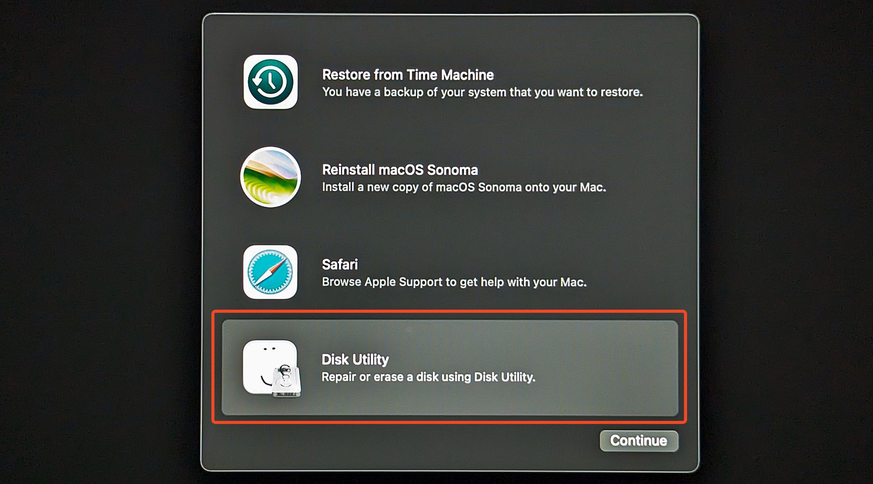 Пункт Disk Utility в режиме восстановления macOS.