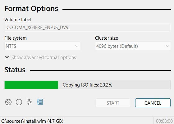 Процесс копирования файлов ISO в Rufus и мониторинг статуса.