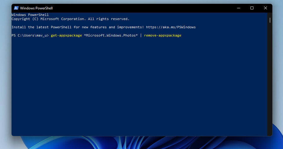 Окно PowerShell с командой удаления пакета Microsoft Photos