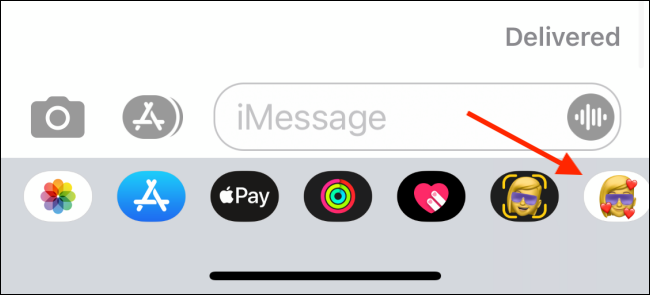 Нажмите кнопку стикеров Memoji на панели над клавиатурой