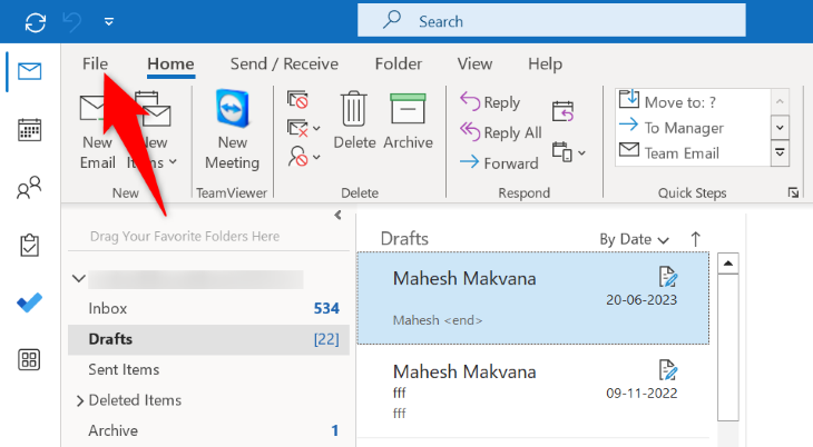 Выберите «Файл» в левом верхнем углу.