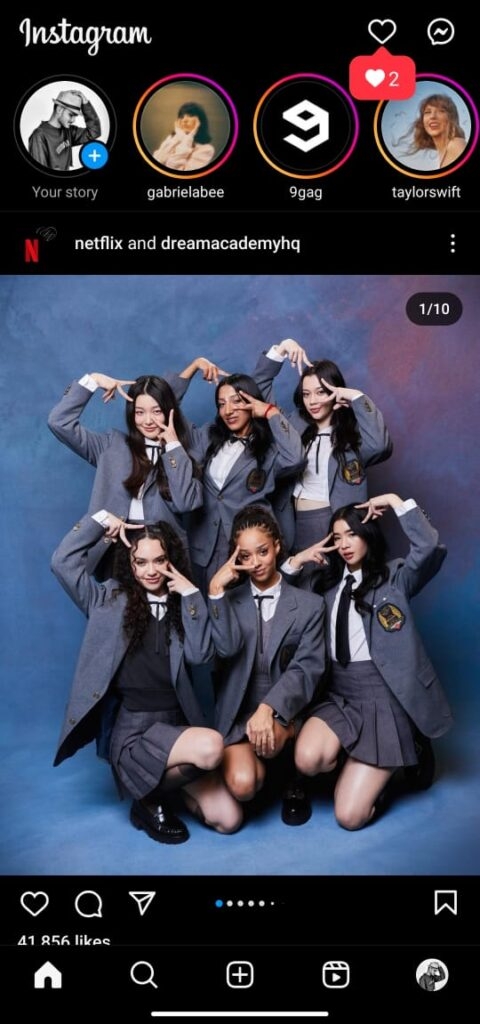 Панель поиска GIF в комментариях Instagram