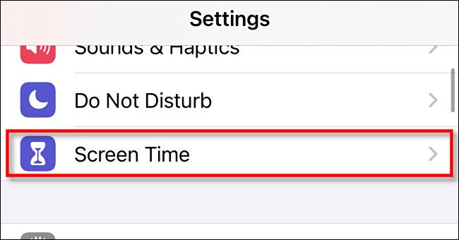 В настройках iPhone нажмите «Экранное время».