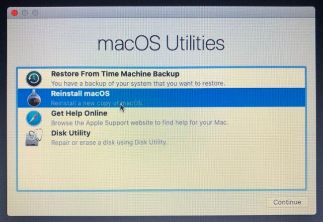 Переустановка macOS через меню macOS Utilities.