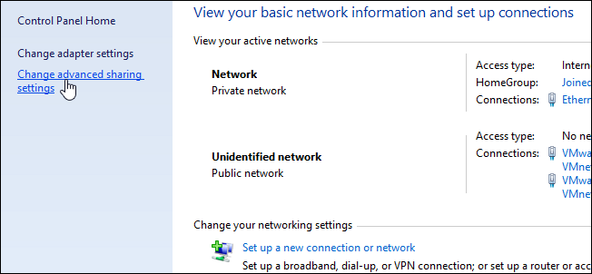 Ссылка «Изменить дополнительные параметры общего доступа» в левой панели Центра управления сетями