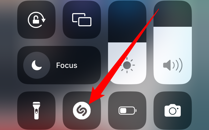 Нажмите на иконку Shazam в Пункте управления. 