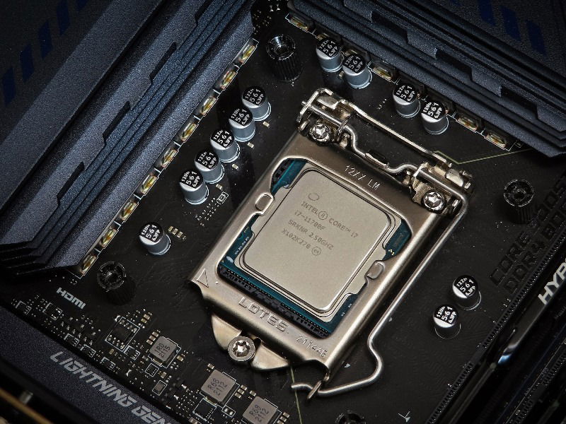 Иллюстрация VRM на материнской плате с охлаждением