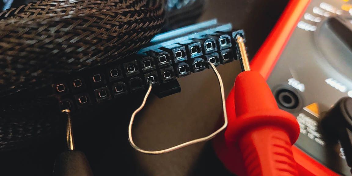 Подключение щупов к контактам блока питания