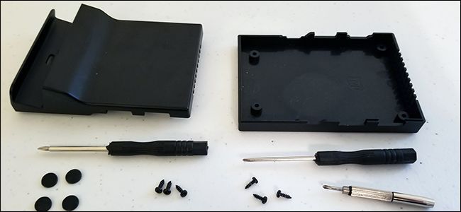 Треугольная отвёртка и набор винтиков