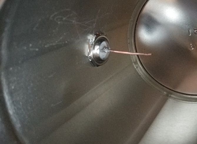 Установка N‑разъёма и сердечника антенны в банку