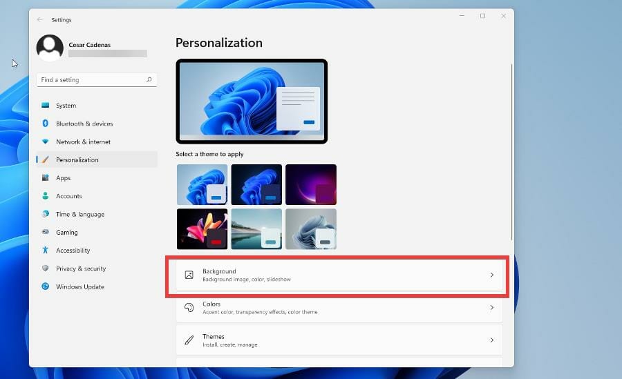 Иллюстрация процесса персонализации Windows: выбор фона и отключение прозрачности