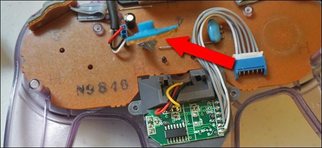 Силиконовая кнопка Z и контактный платок отведены в сторону