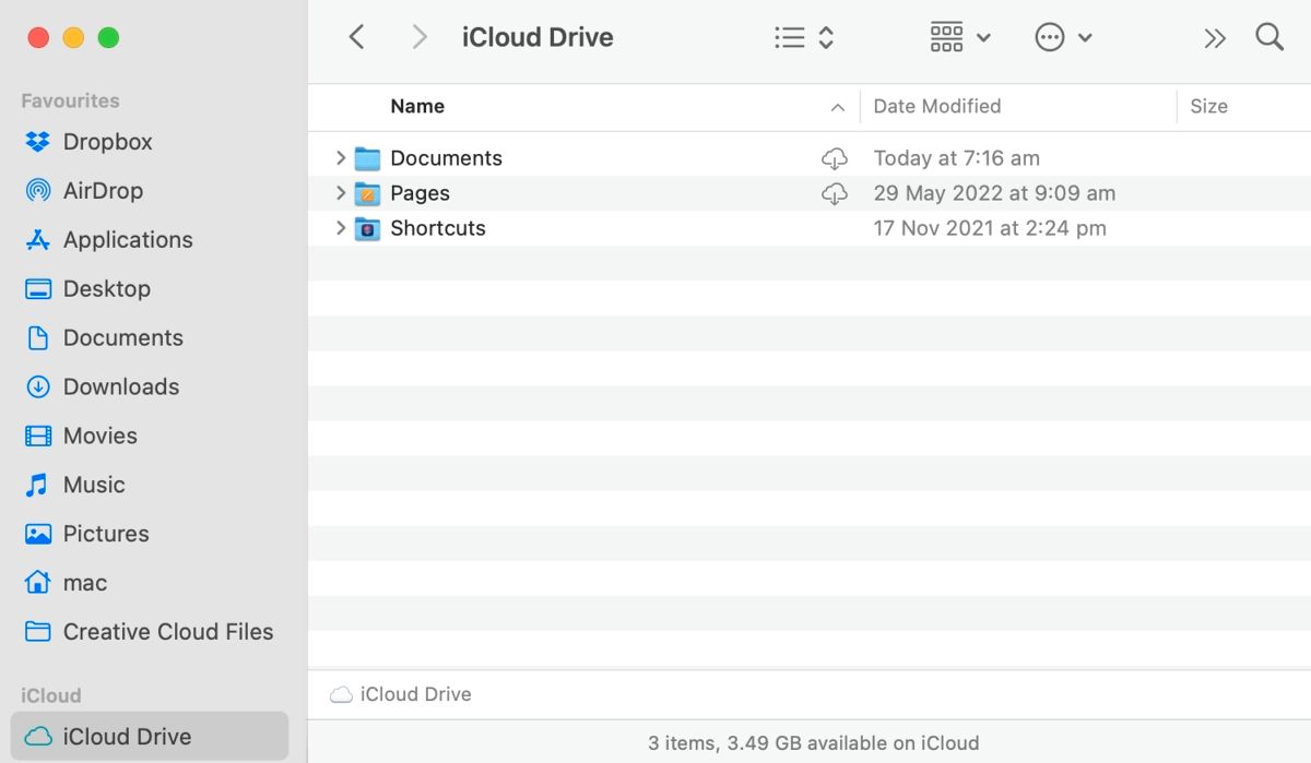 Окно Finder с выделенным iCloud Drive на Mac