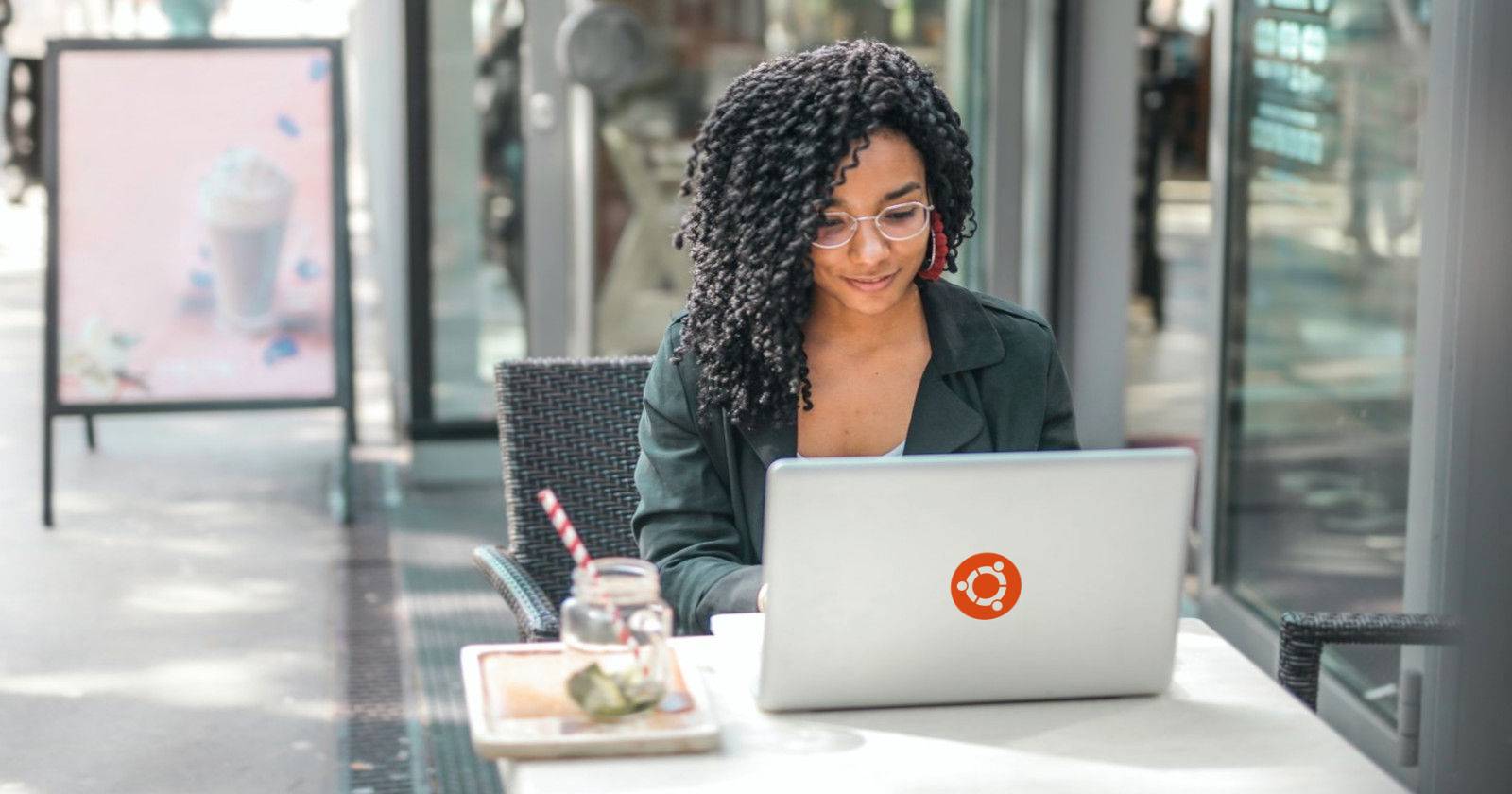 Женщина выходит из учётной записи на Ubuntu