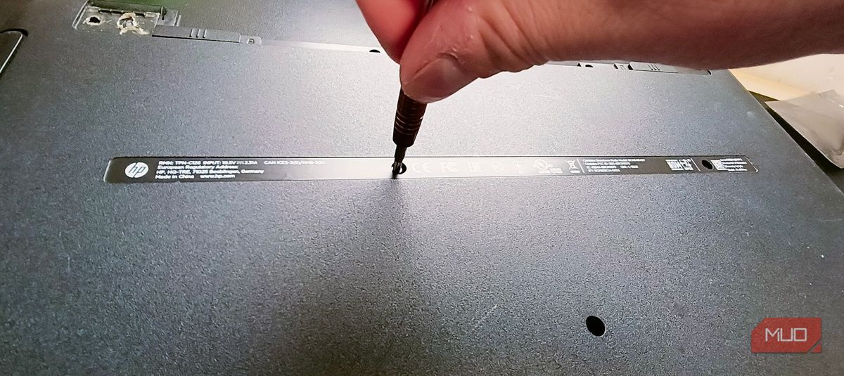 Собранный ноутбук после установки SSD