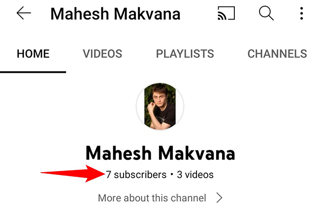 Число подписчиков канала YouTube отображается под названием канала.