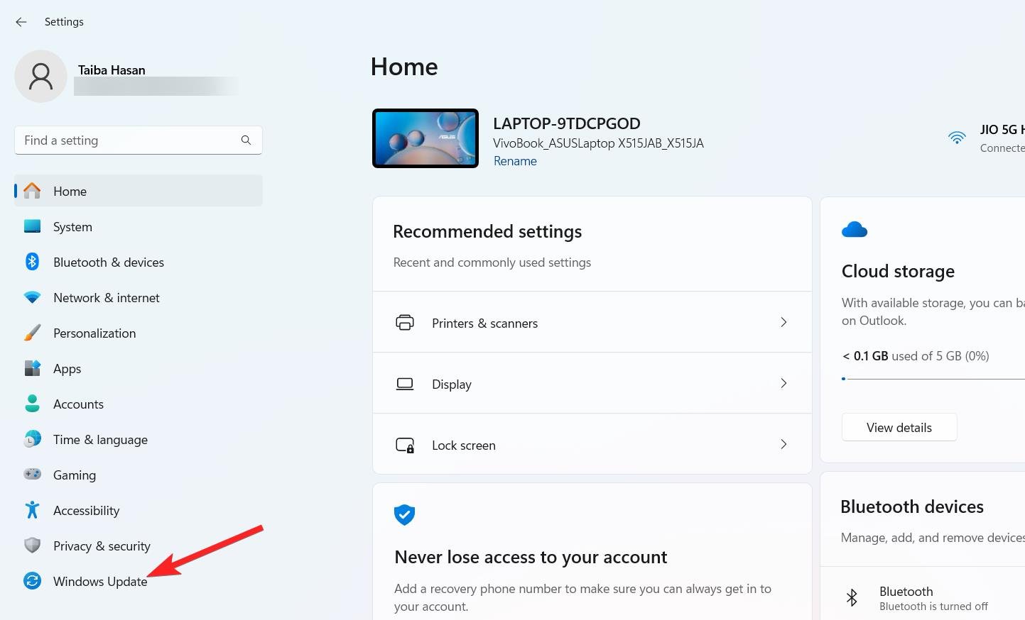 Откройте Обновление Windows в левой панели