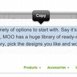 Обложка: ноутбук и iPhone рядом, иллюстрирующие обмен данными между устройствами
