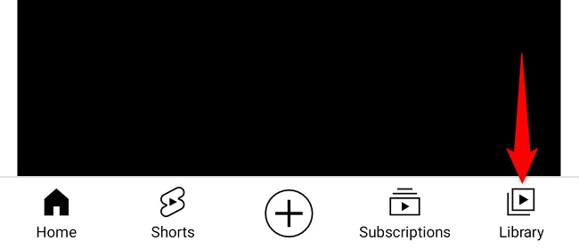 Выберите «Библиотека» внизу экрана приложения YouTube.