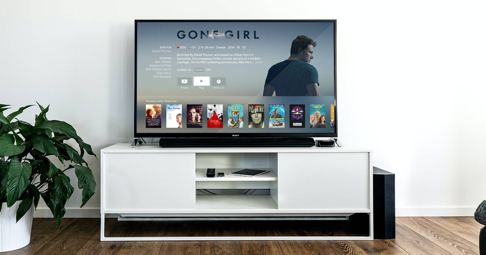 Телевизор с включённым Netflix в гостиной