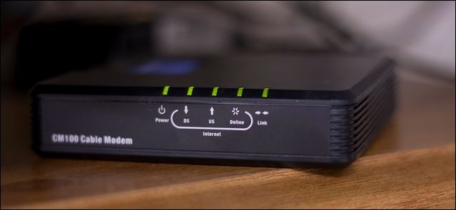 Детальный снимок индикаторов модема и надписей на панели