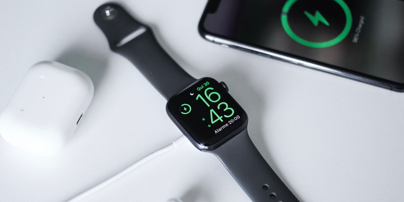 Проверка и уход за батареей Apple Watch