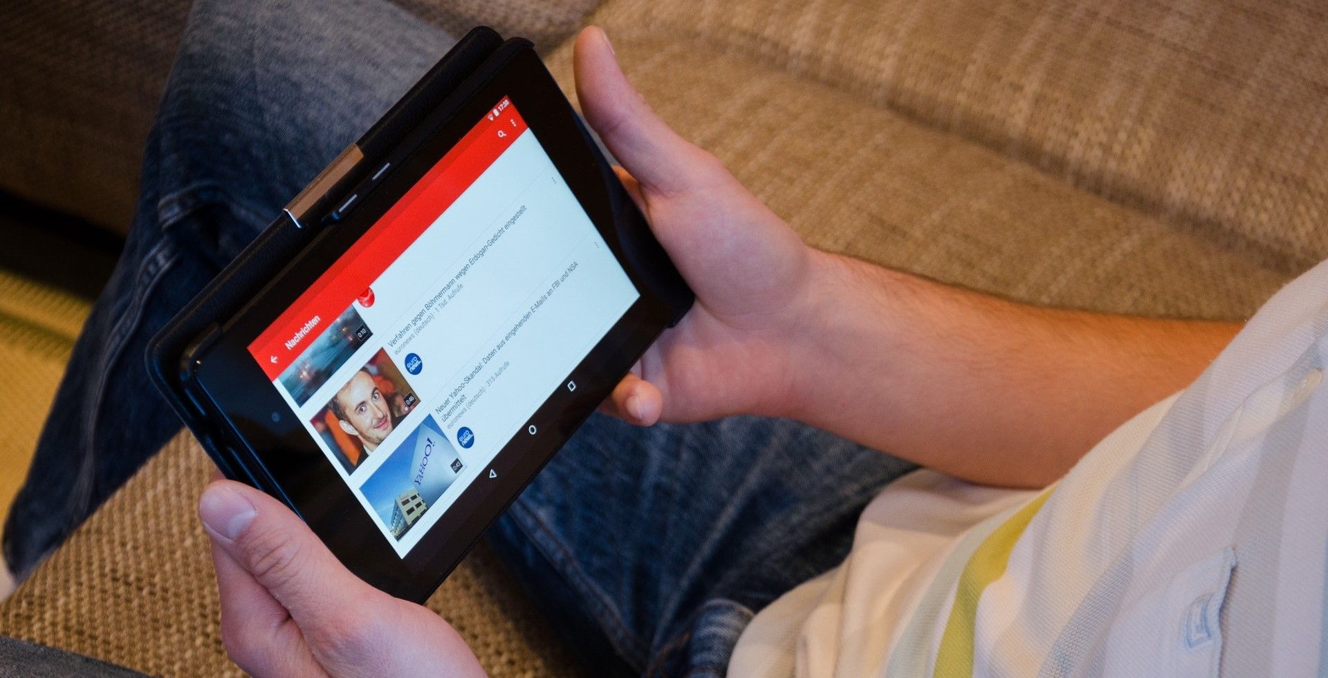 Заголовки видео на YouTube на экране